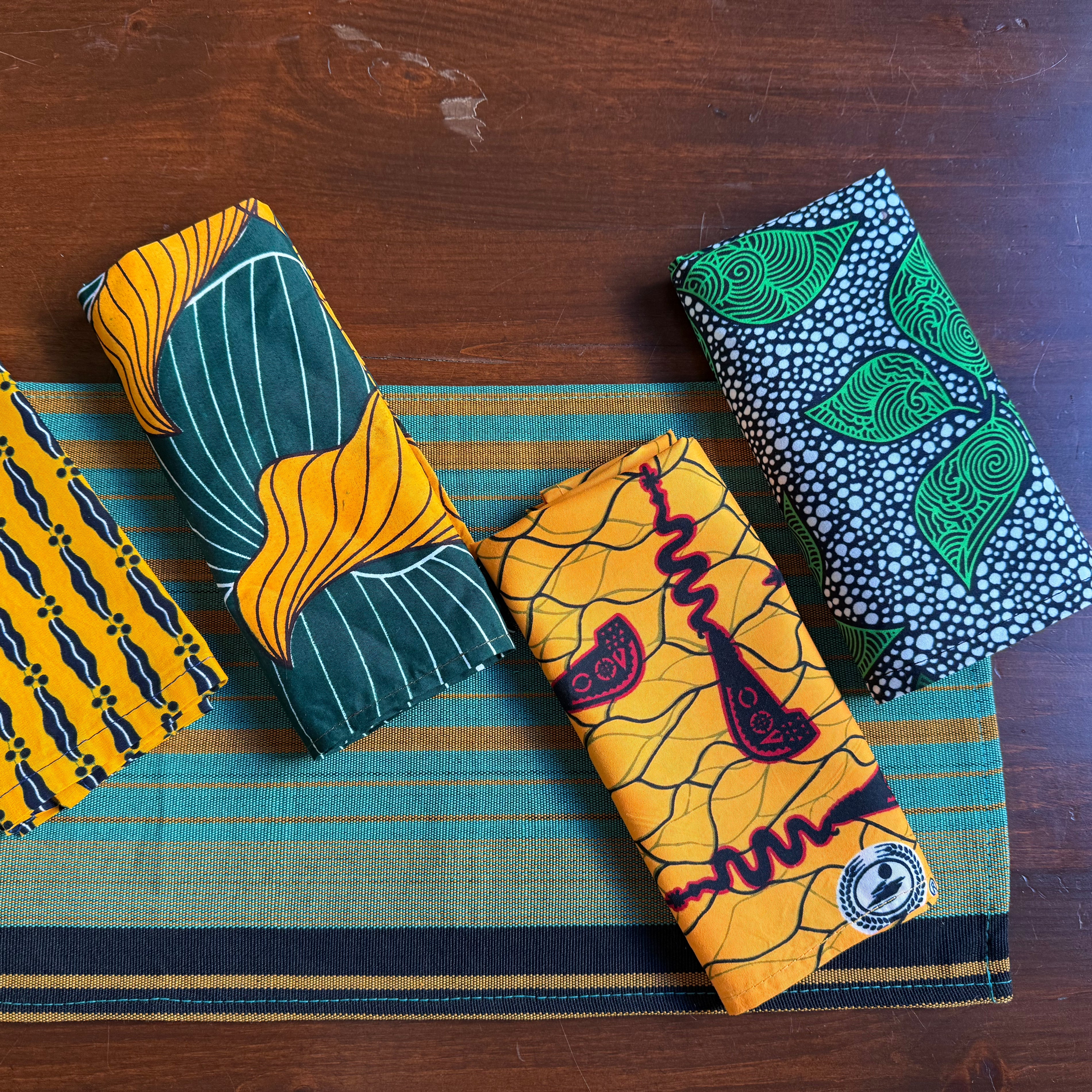 River Reed Placemat with 4 different napkins. Set of 8