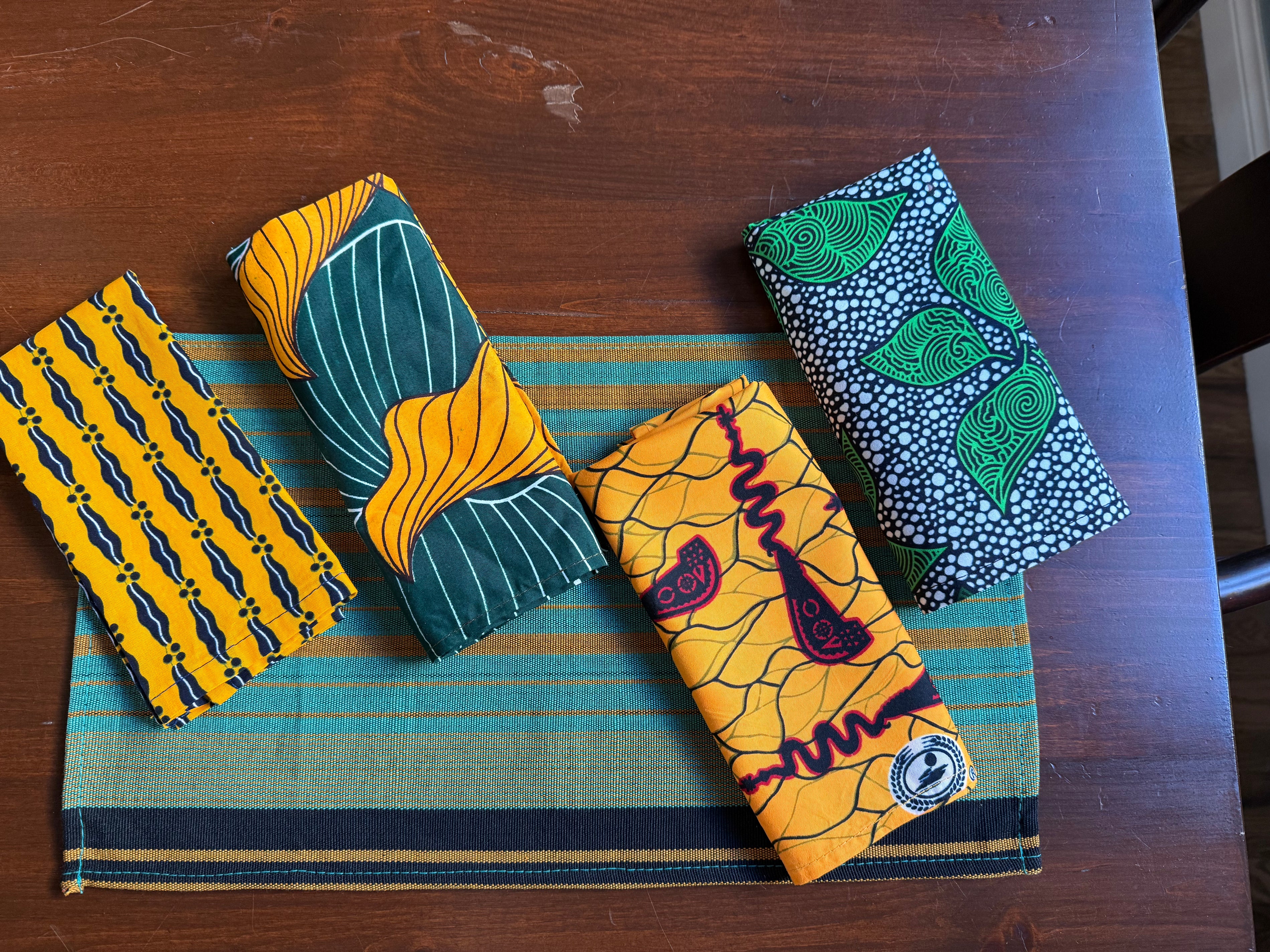 River Reed Placemat with 4 different napkins. Set of 8