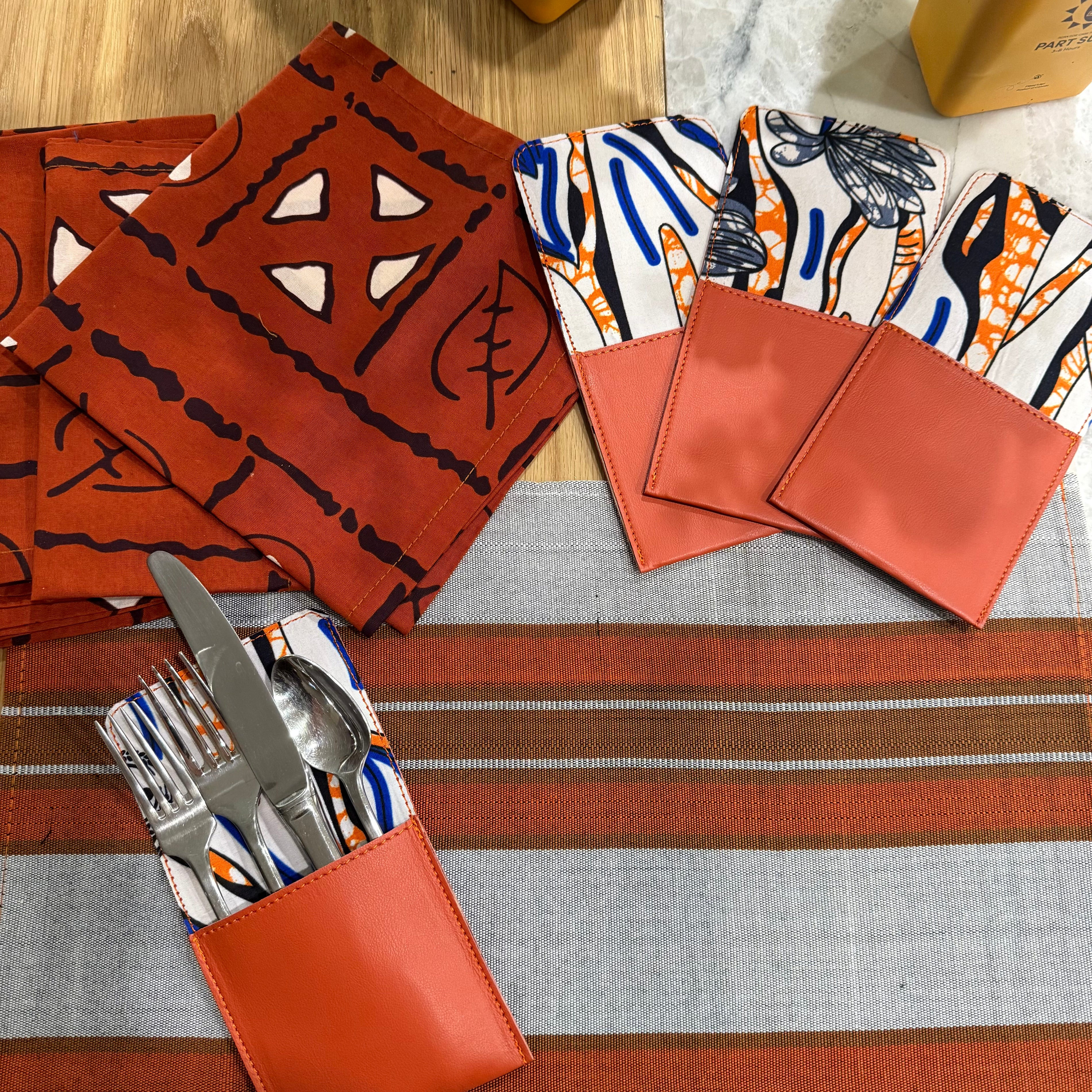 Set of 4 napkins and 4 placemats and 4 cutlery holders