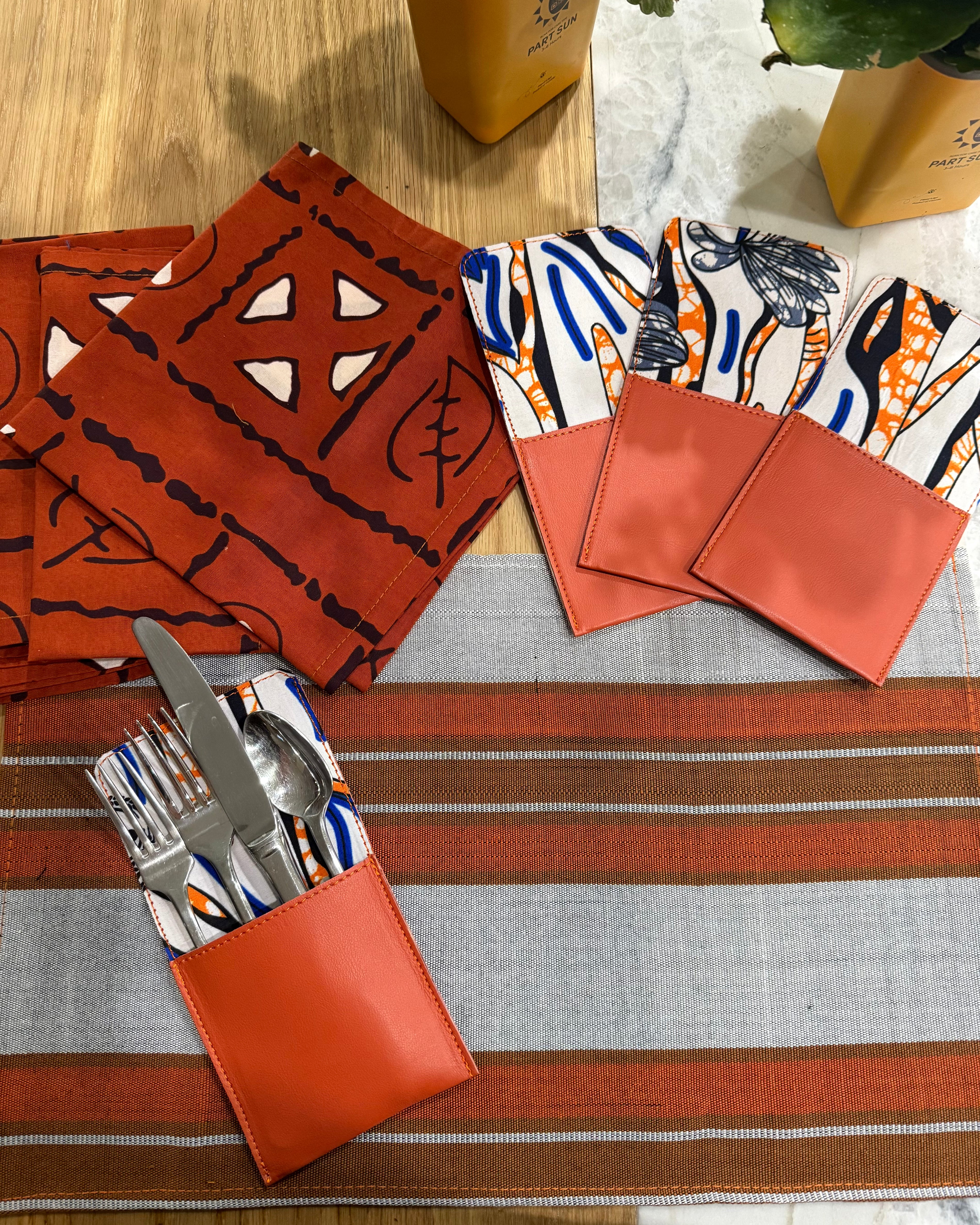 Set of 4 napkins and 4 placemats and 4 cutlery holders